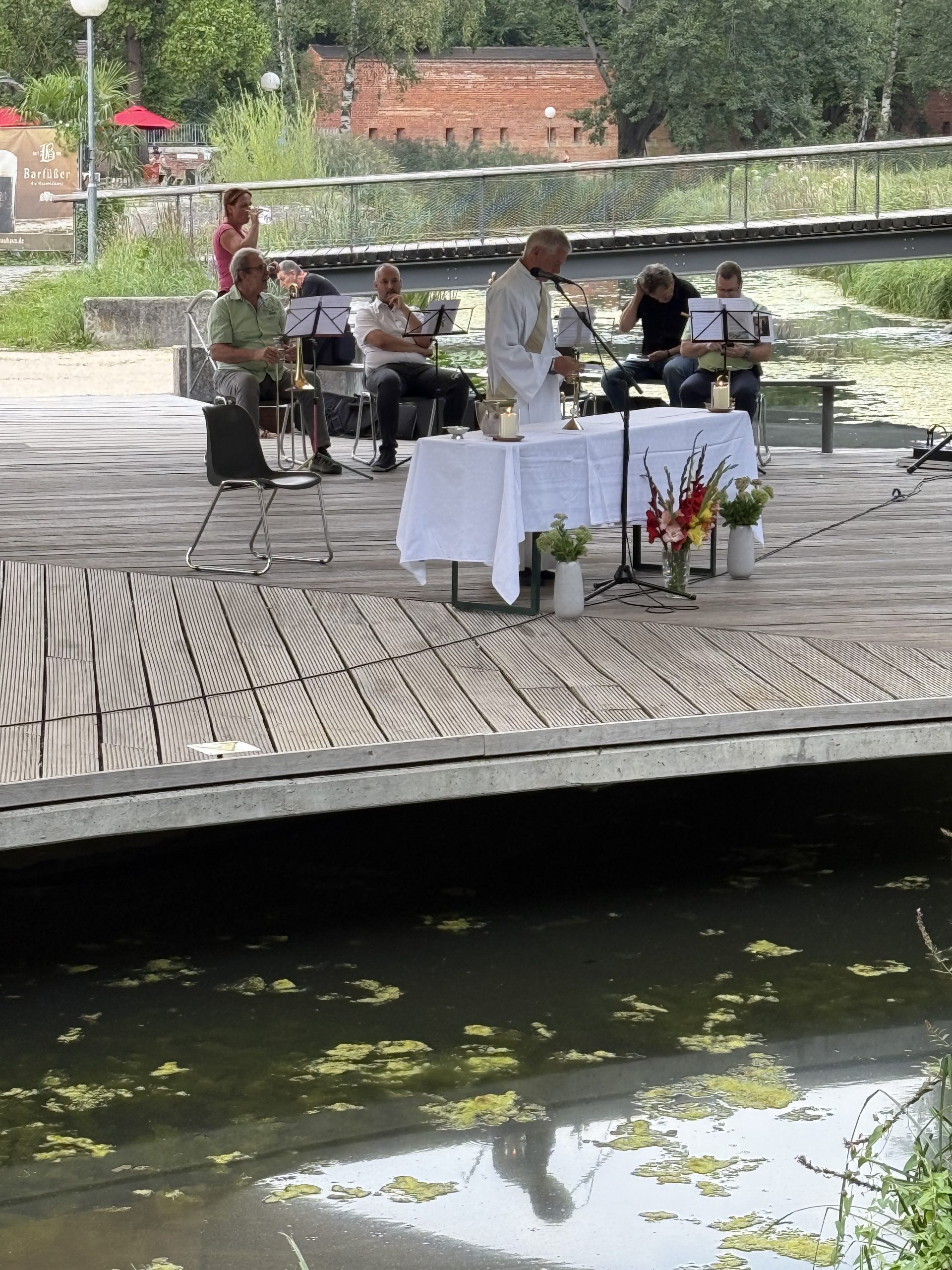 Marienvesper mit Kräuterweihe im Stadtpark Glacis Neu-Ulm