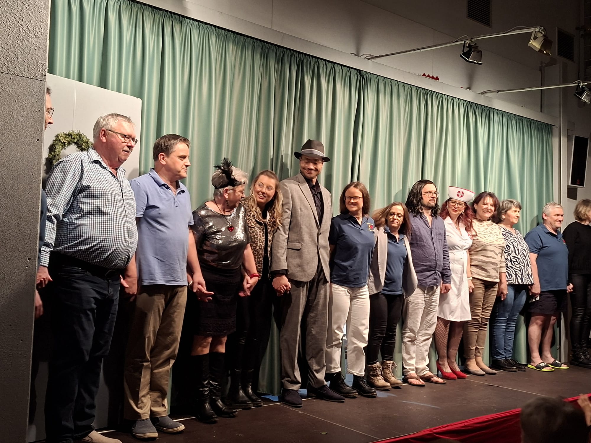 Theatergruppe Gesangverein „Eintracht Burlafingen“- Außer Spesen nichts gewesen