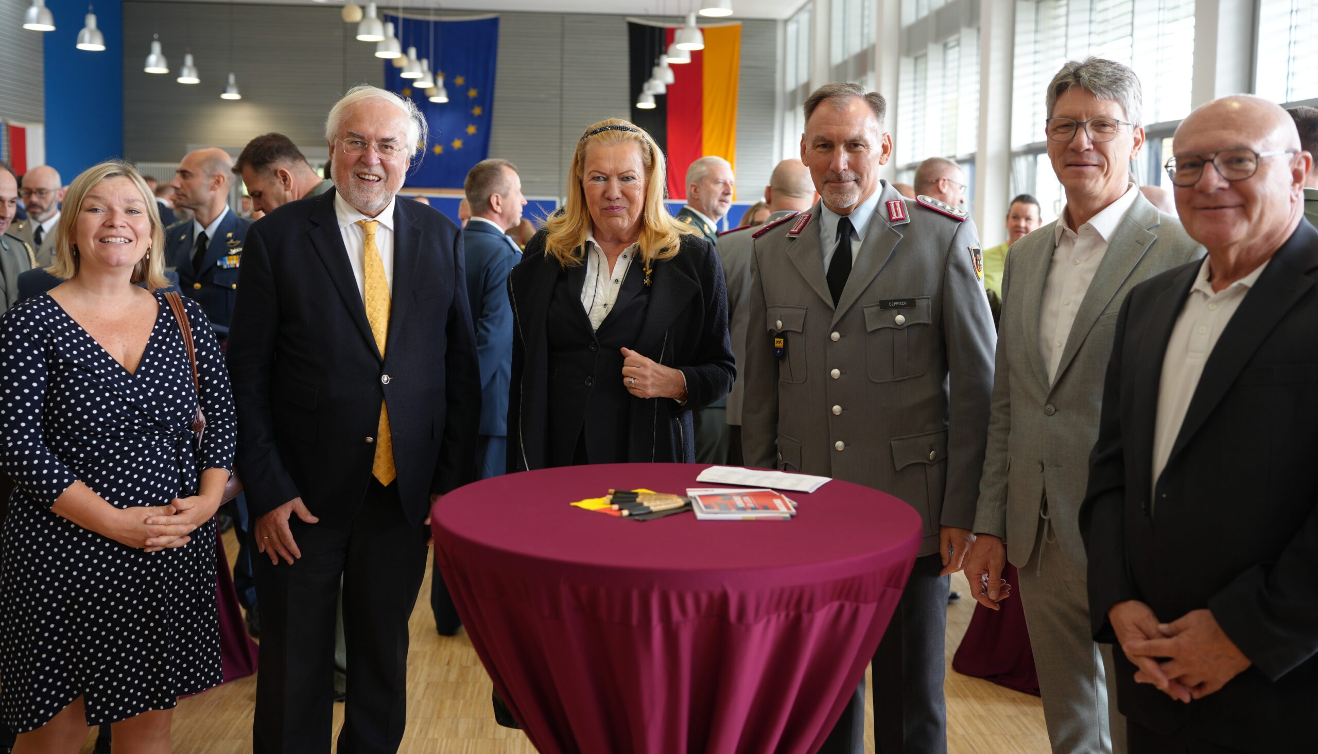 Feierstunde zum Tag der Deutschen Einheit in der Wilhelmsburg-Kaserne